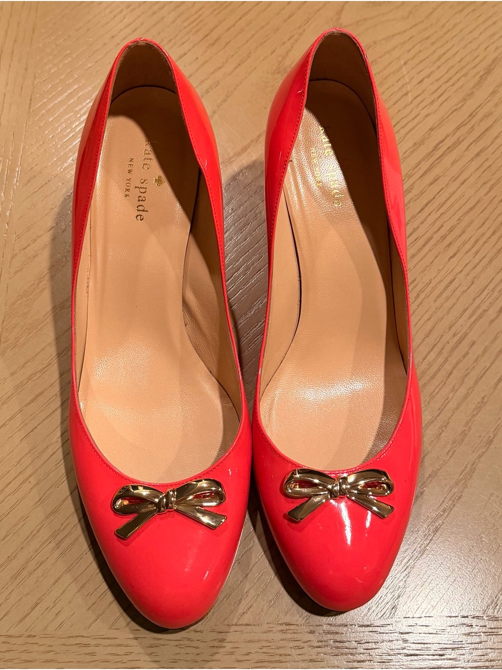 Kate Spade New York Coral Patent Leather Gold Bow Heel Pumps size 10